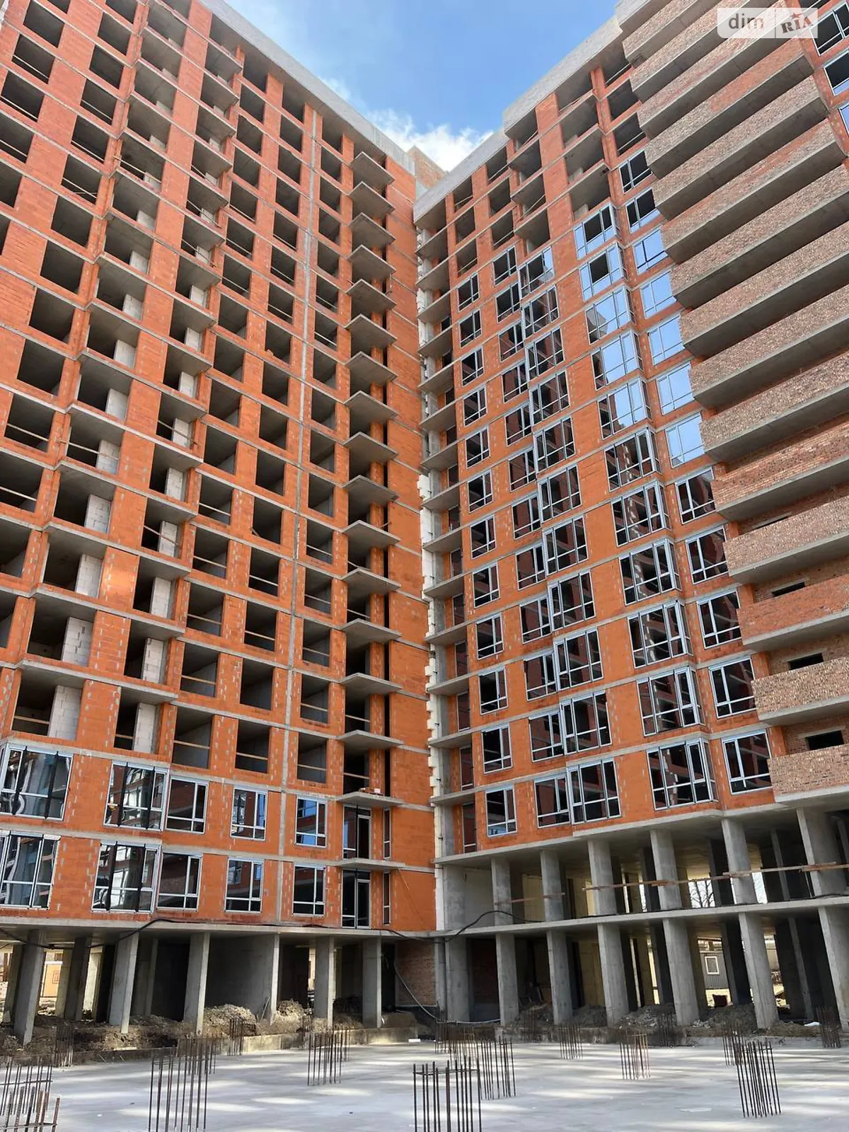 Продается 1-комнатная квартира 46 кв. м в Ивано-Франковске, ул. Хриплинская - фото 1