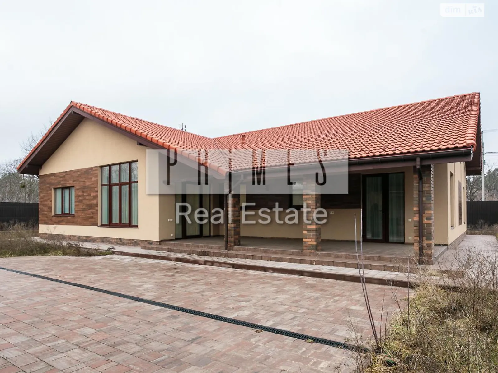 Продается одноэтажный дом 212.2 кв. м с подвалом, цена: 650000 € - фото 1