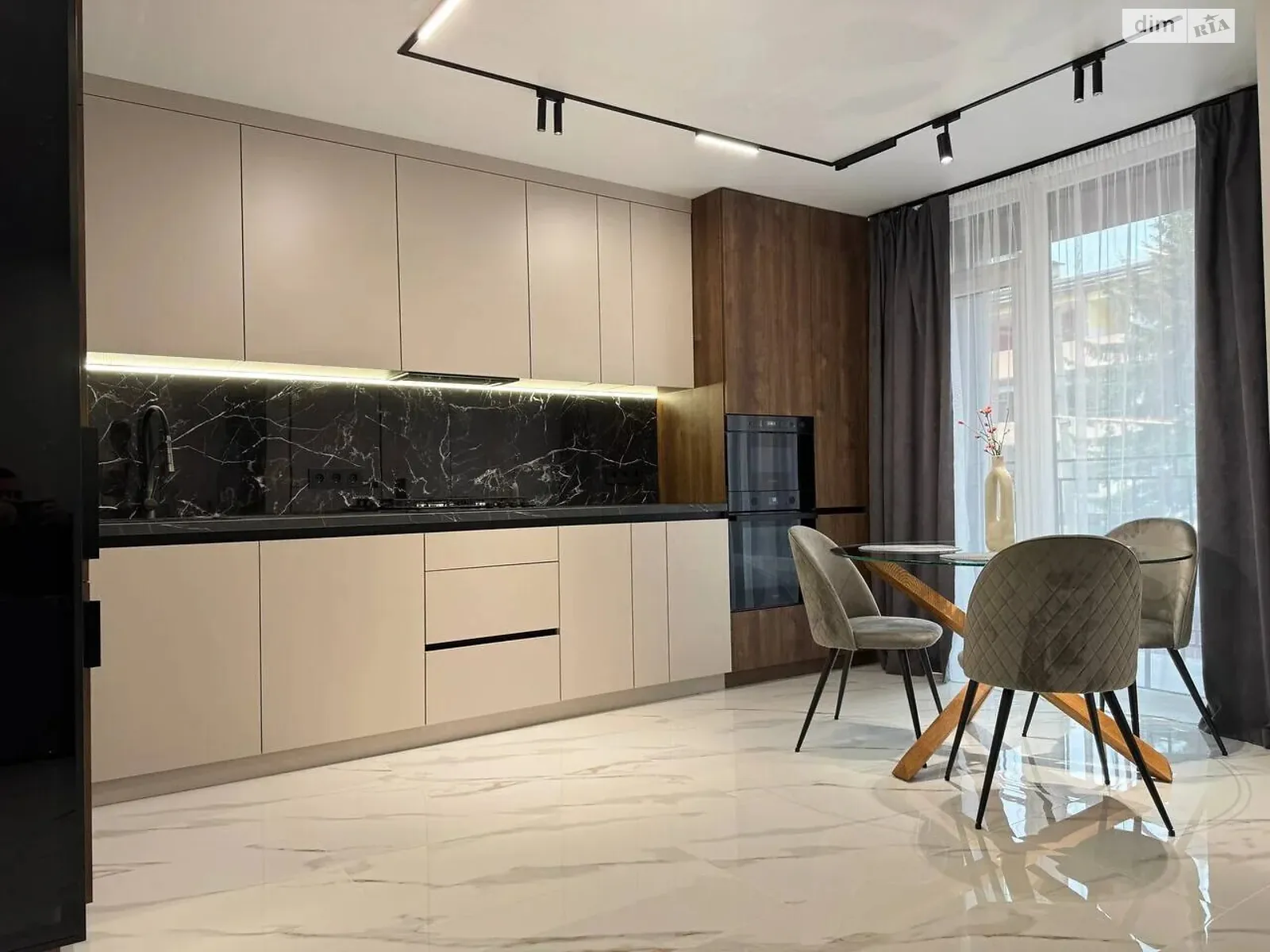 Продается 1-комнатная квартира 43 кв. м в Ивано-Франковске, ул. Юліана Пелеша(Крайковского), 1А - фото 1