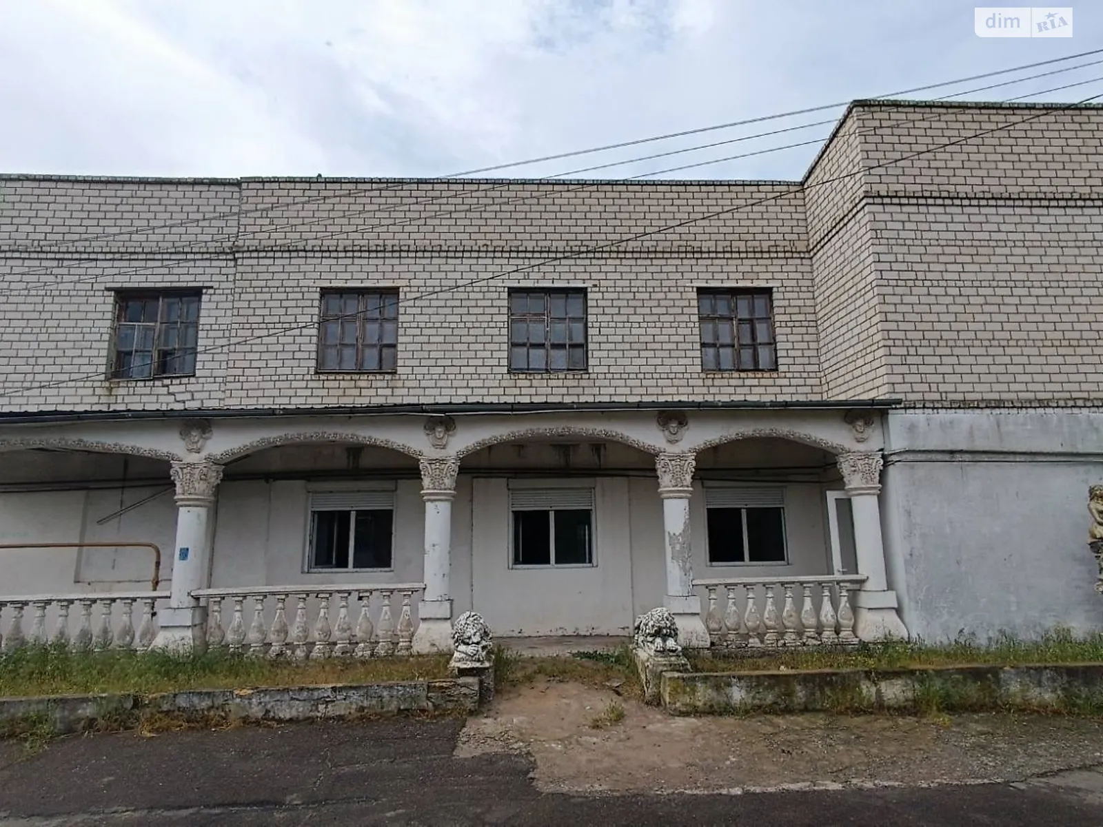 Продається об'єкт сфери послуг 600 кв. м в 3-поверховій будівлі, цена: 275000 $ - фото 1
