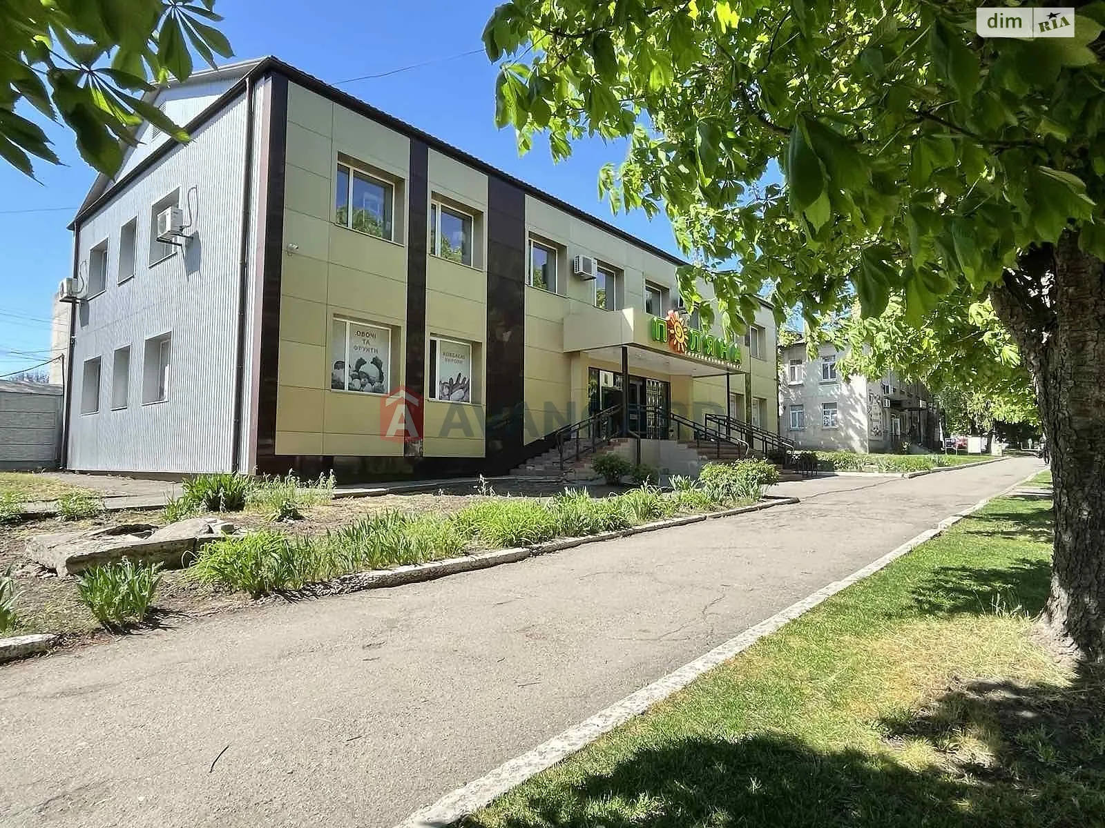 Сдается в аренду объект сферы услуг 32.3 кв. м в 2-этажном здании, цена: 17765 грн - фото 1