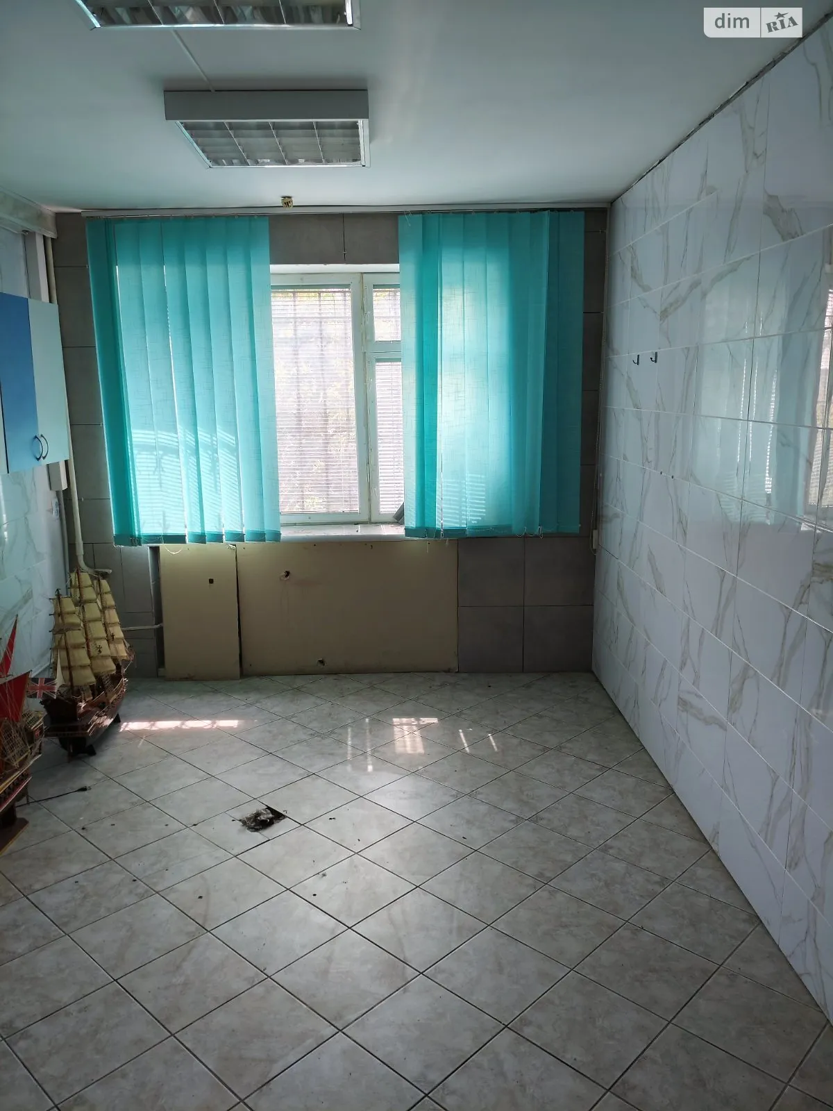 Сдается в аренду офис 17 кв. м в бизнес-центре, цена: 5200 грн - фото 1