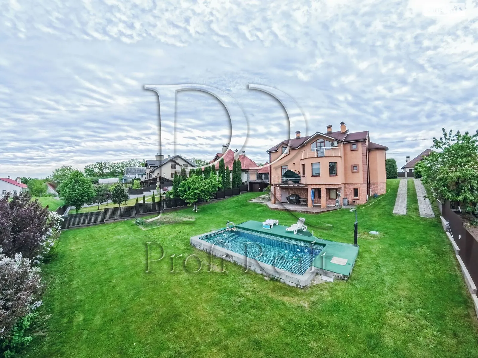 Продается дом на 3 этажа 289.5 кв. м с террасой, цена: 230000 $ - фото 1