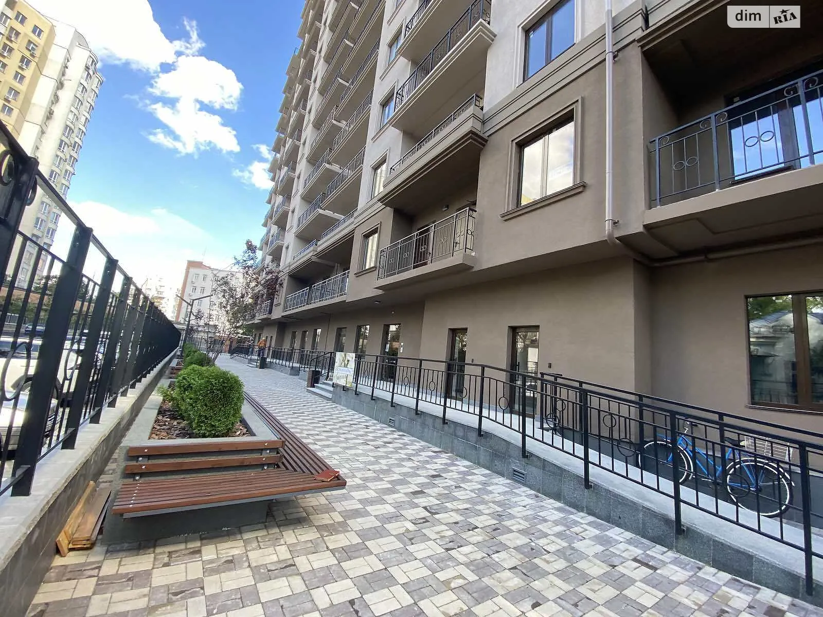 Продается 1-комнатная квартира 53 кв. м в Одессе, Фонтанская дор. - фото 1