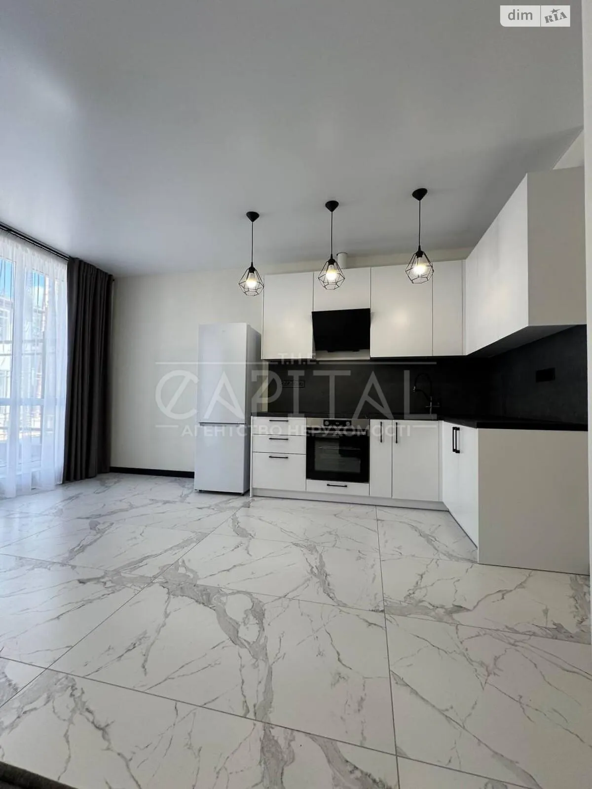 Сдается в аренду дом на 2 этажа 120 кв. м с участком, цена: 1500 $ - фото 1