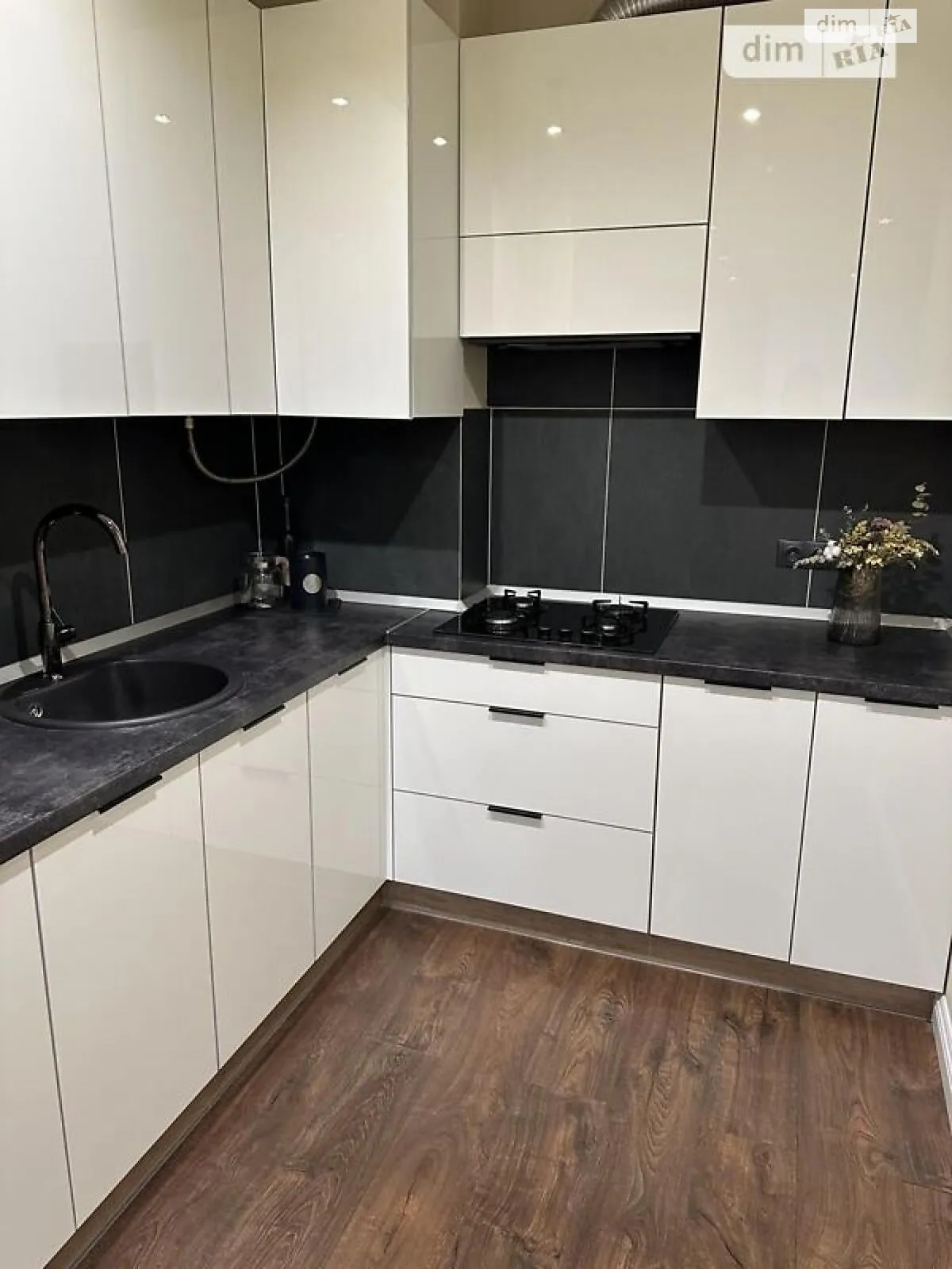 Продается 1-комнатная квартира 45 кв. м в Львове, ул. Трускавецкая - фото 1