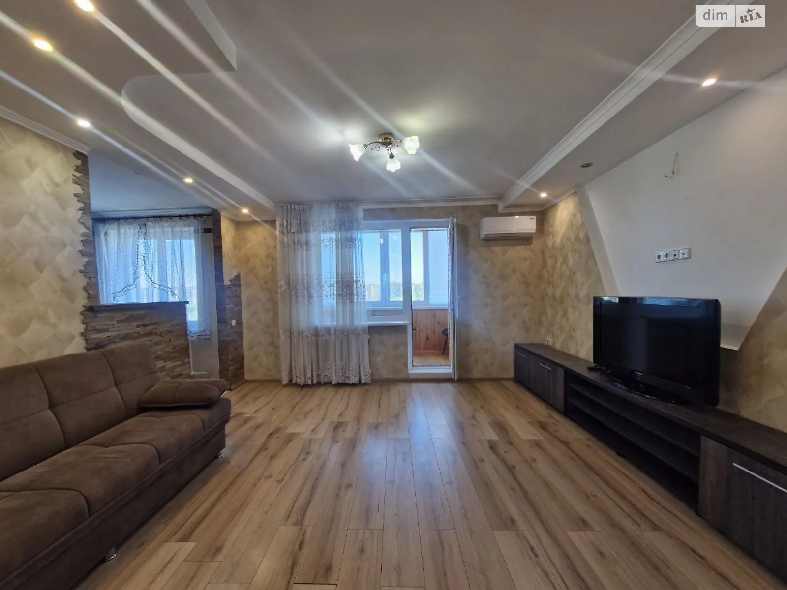 Продается 3-комнатная квартира 68 кв. м в Броварах, ул. Марии Лагуновой, 4 - фото 1