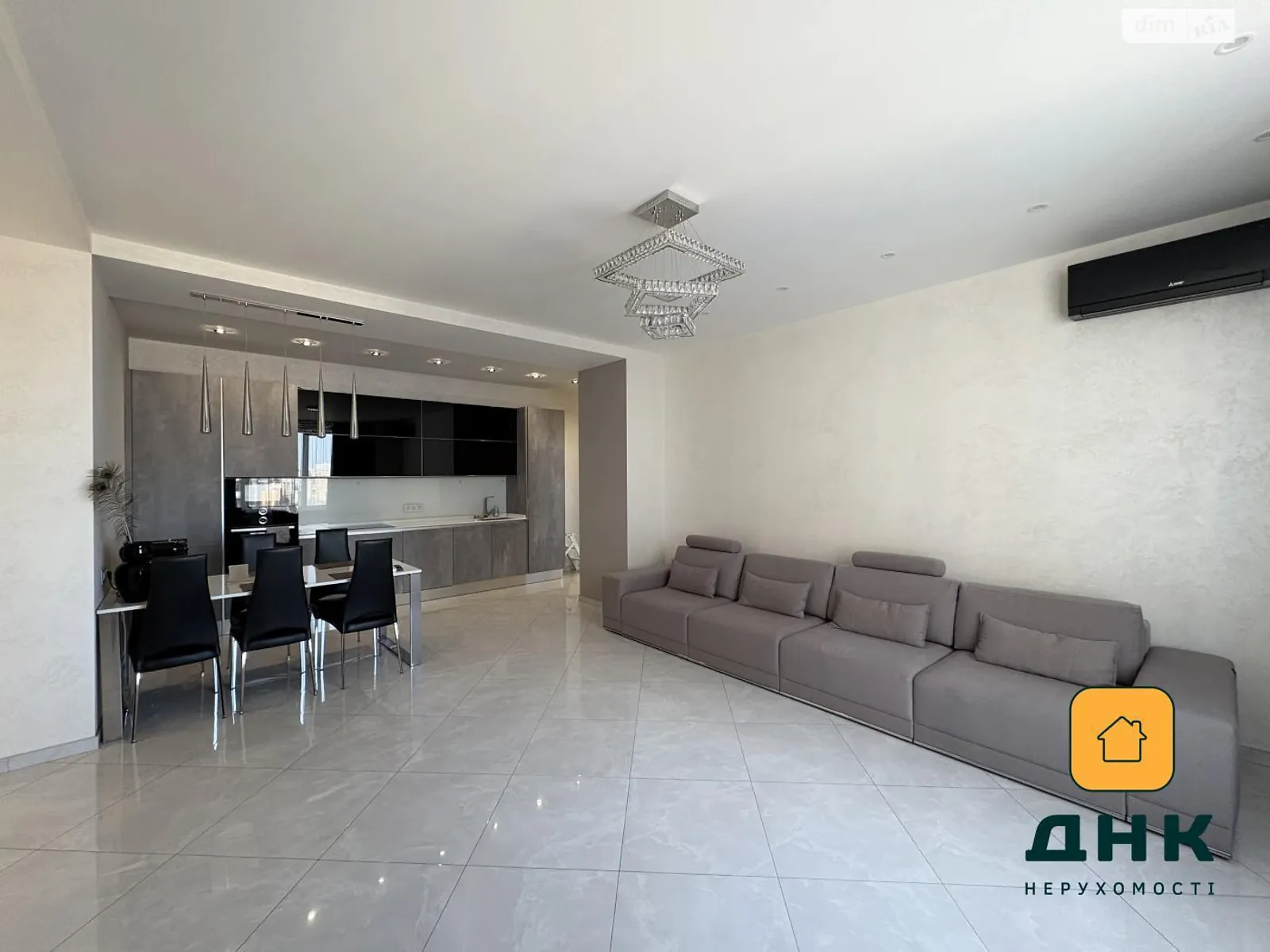 Продається 3-кімнатна квартира 114 кв. м у Одесі, вул. Літературна, 1А - фото 1