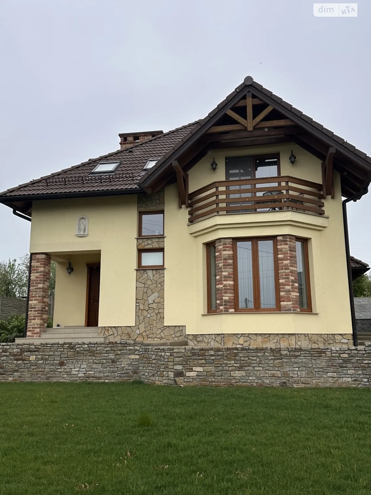 Продается дом на 2 этажа 233 кв. м с камином, цена: 207000 $ - фото 1