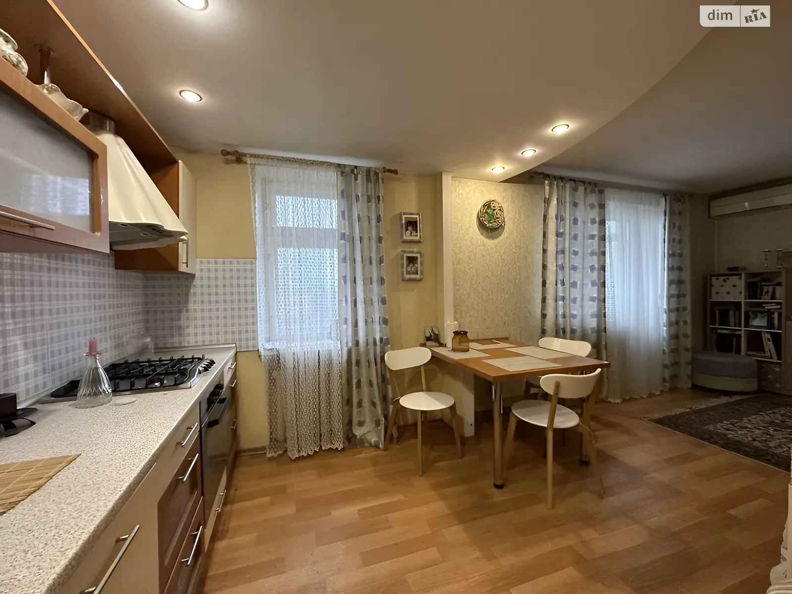 Продається 3-кімнатна квартира 65 кв. м у Одесі, вул. Академіка Корольова, 118 - фото 1