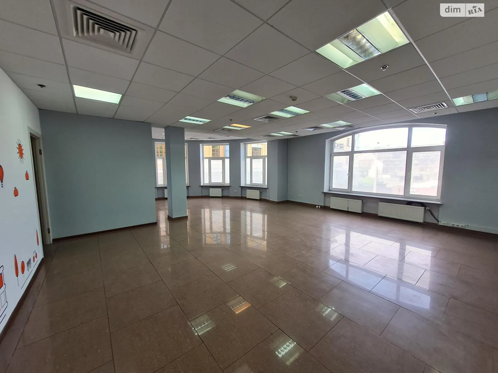 Сдается в аренду офис 155 кв. м в бизнес-центре, цена: 77500 грн - фото 1