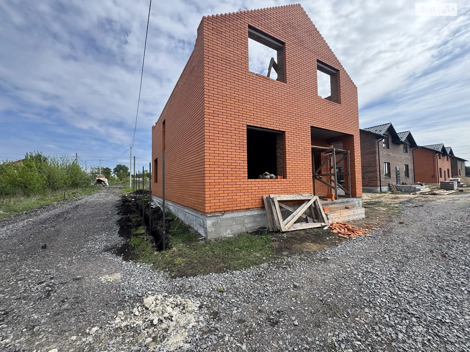 Продается дом на 2 этажа 130 кв. м с гаражом, цена: 94000 $ - фото 1