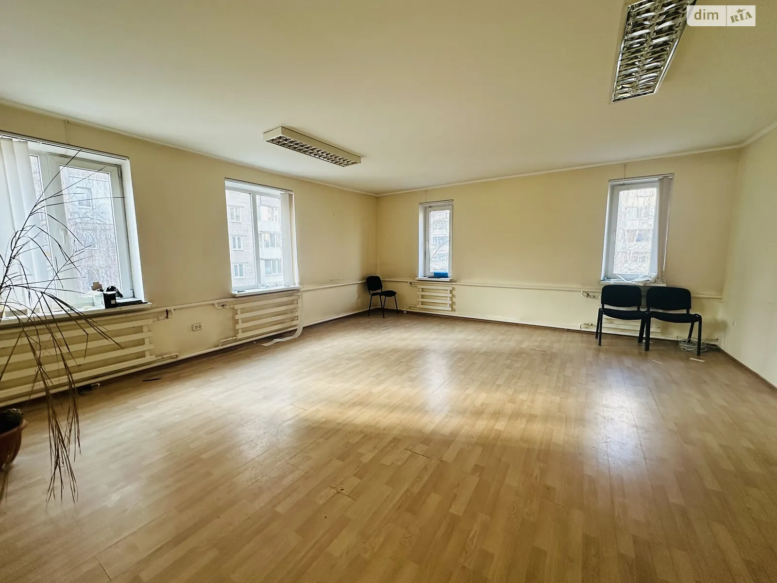 Сдается в аренду офис 125 кв. м в бизнес-центре, цена: 49900 грн - фото 1