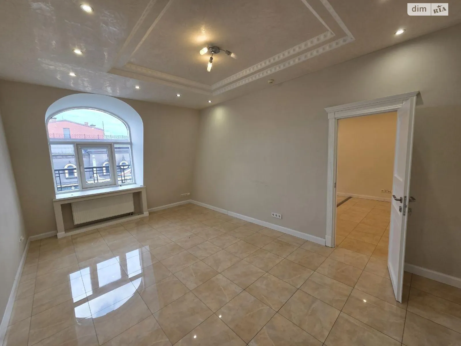 Сдается в аренду офис 220 кв. м в бизнес-центре, цена: 5650 $ - фото 1