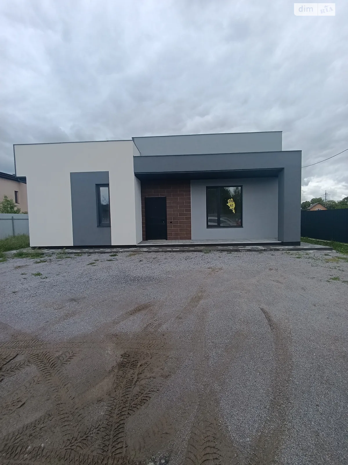 Продається одноповерховий будинок 110 кв. м з гаражем, цена: 105000 $ - фото 1