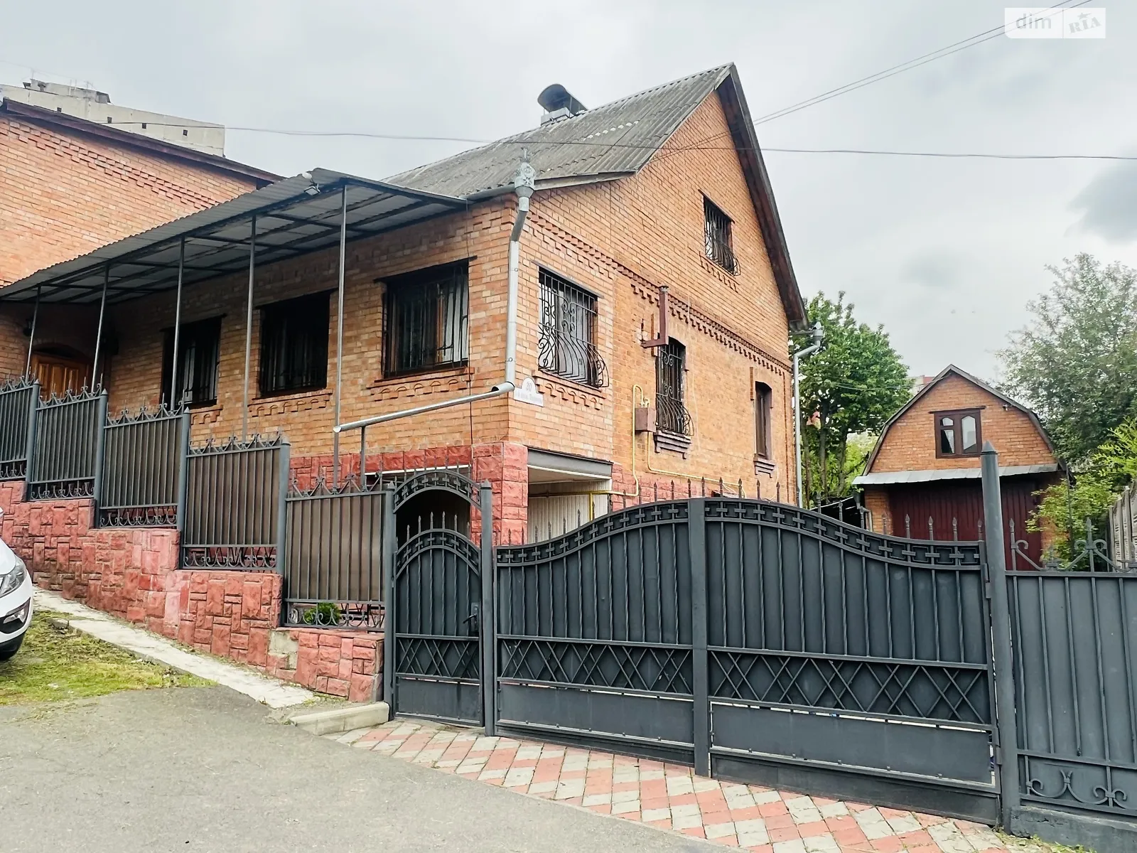 Продается дом на 2 этажа 190 кв. м с садом, цена: 165000 $ - фото 1