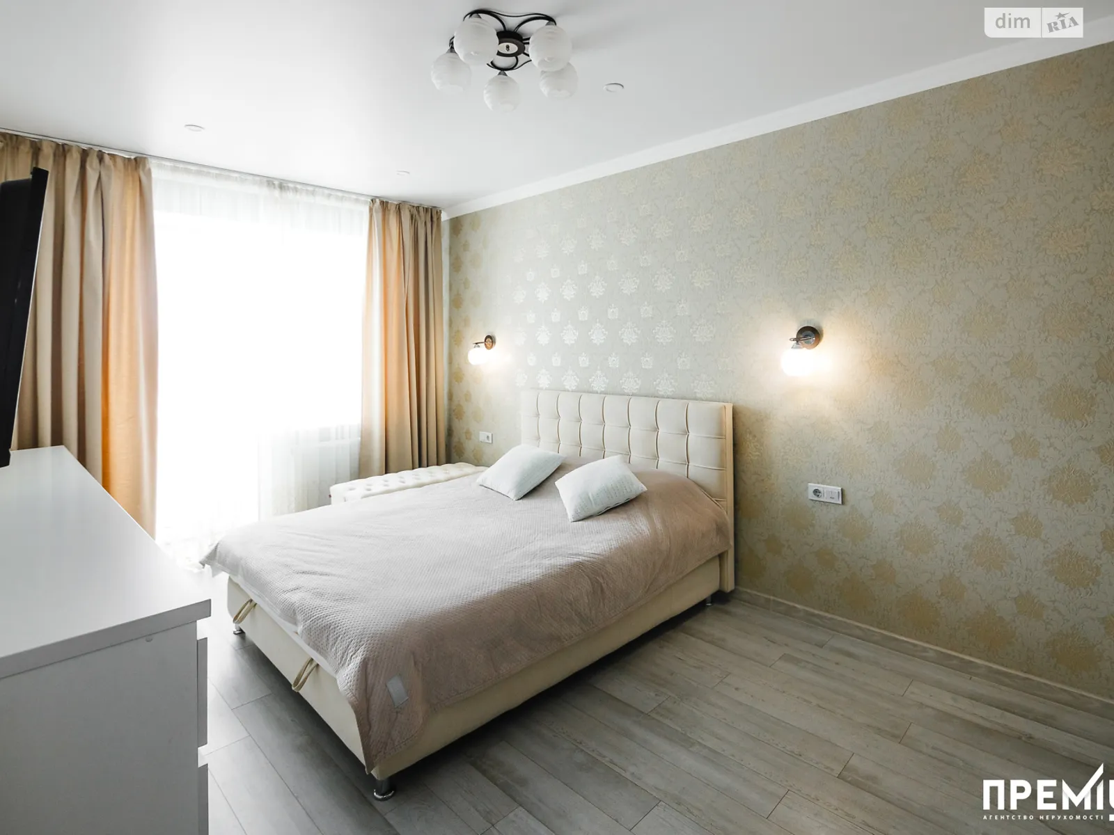 Продается 2-комнатная квартира 68 кв. м в Ровно, ул. Дворецкая - фото 1