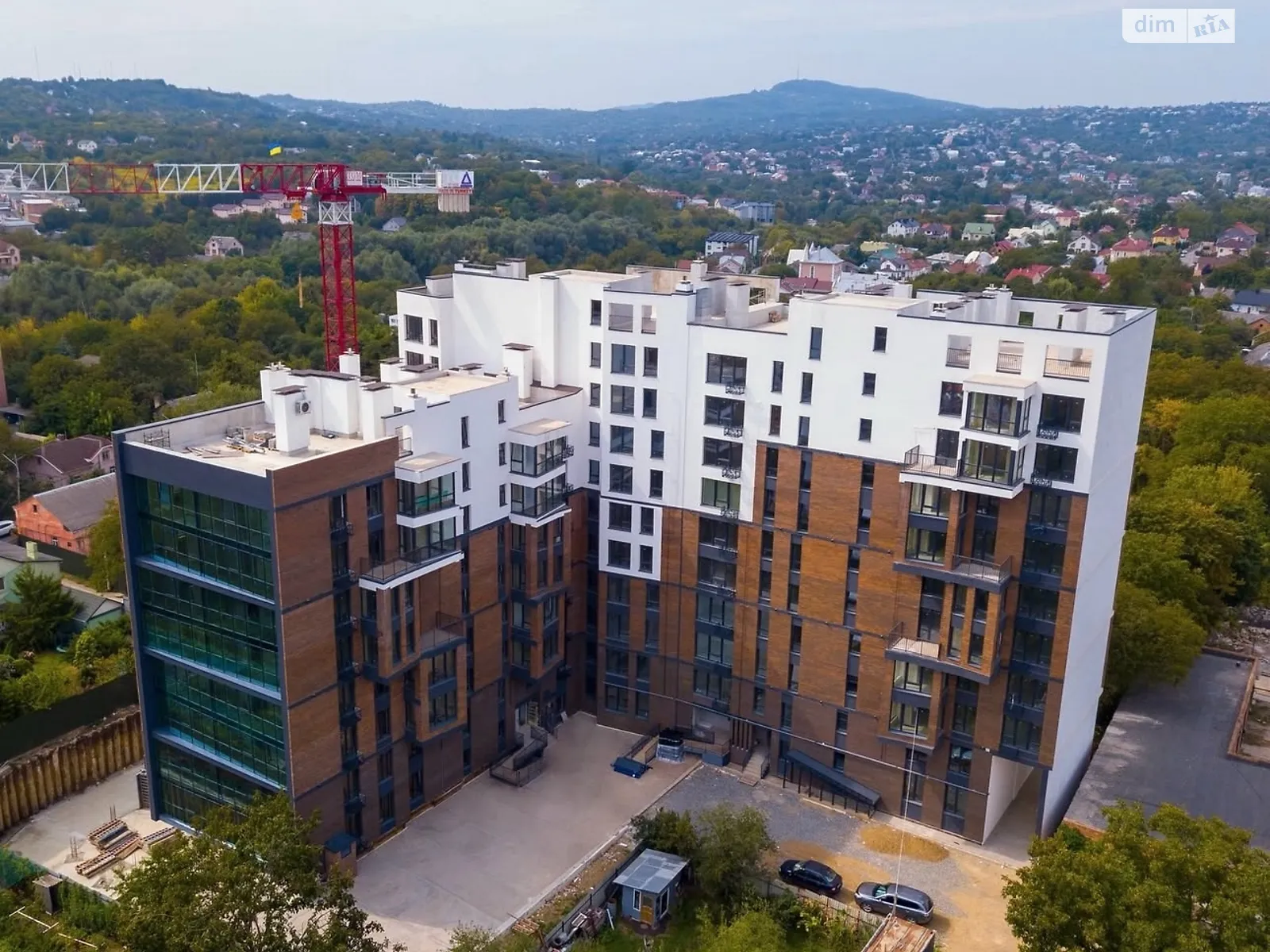 Продается 7-комнатная квартира 207 кв. м в Черновцах, ул. Каневская, 23А - фото 1