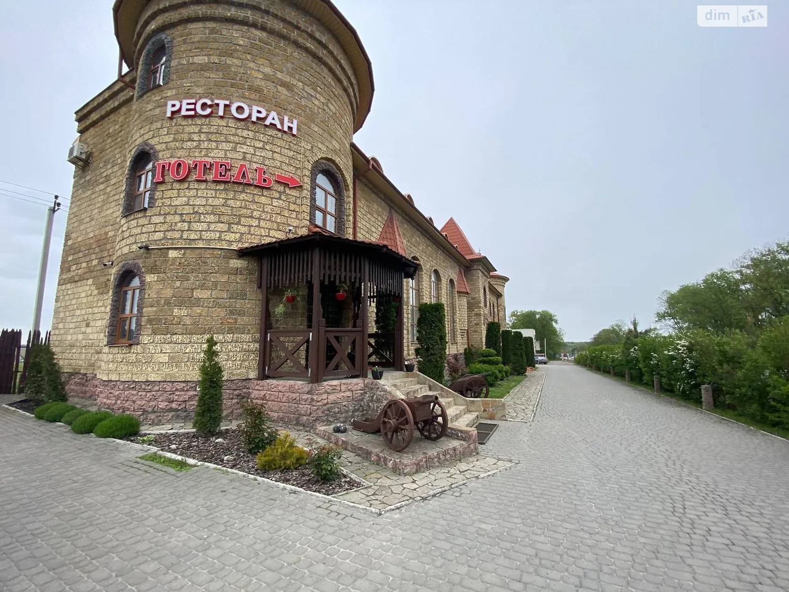 Продается объект сферы услуг 1155.3 кв. м в 3-этажном здании, цена: 570000 $ - фото 1