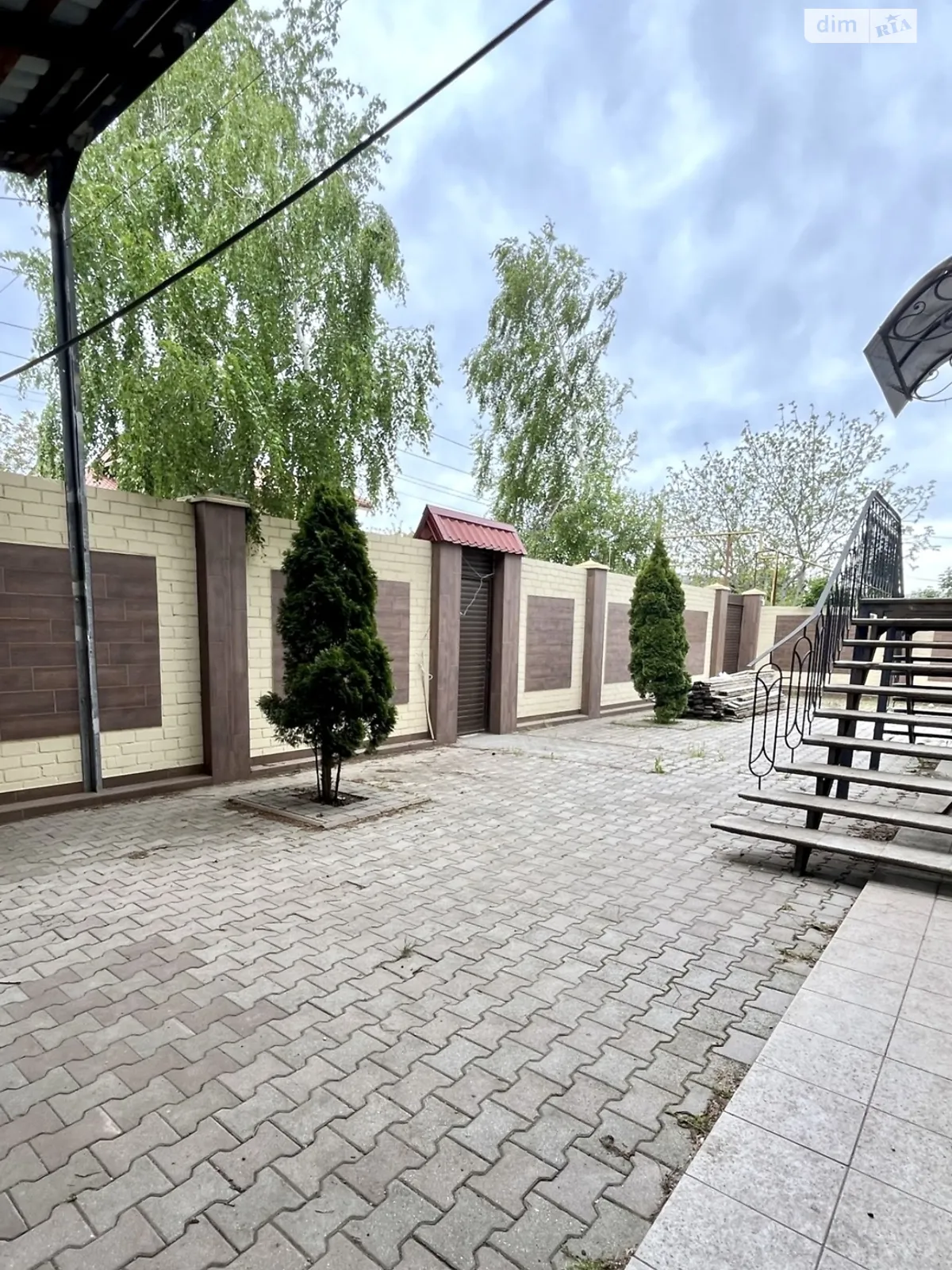Продается дом на 2 этажа 250 кв. м с садом, цена: 210000 $ - фото 1