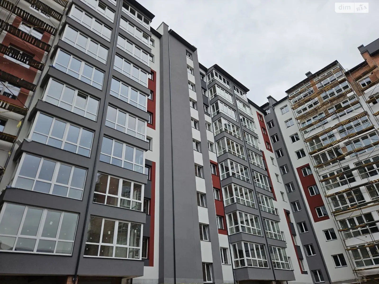 Продається 2-кімнатна квартира 65 кв. м у Івано-Франківську, вул. Симоненка Василя - фото 1