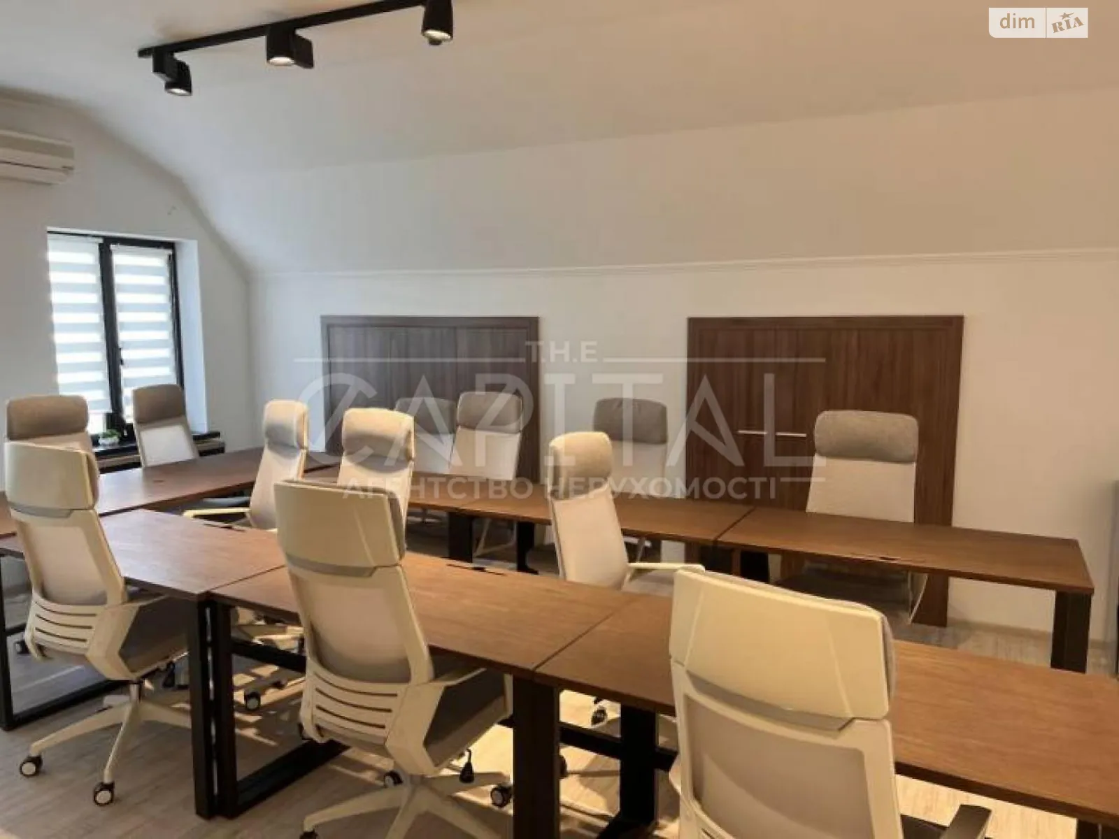 Сдается в аренду офис 150 кв. м в бизнес-центре, цена: 2500 $ - фото 1