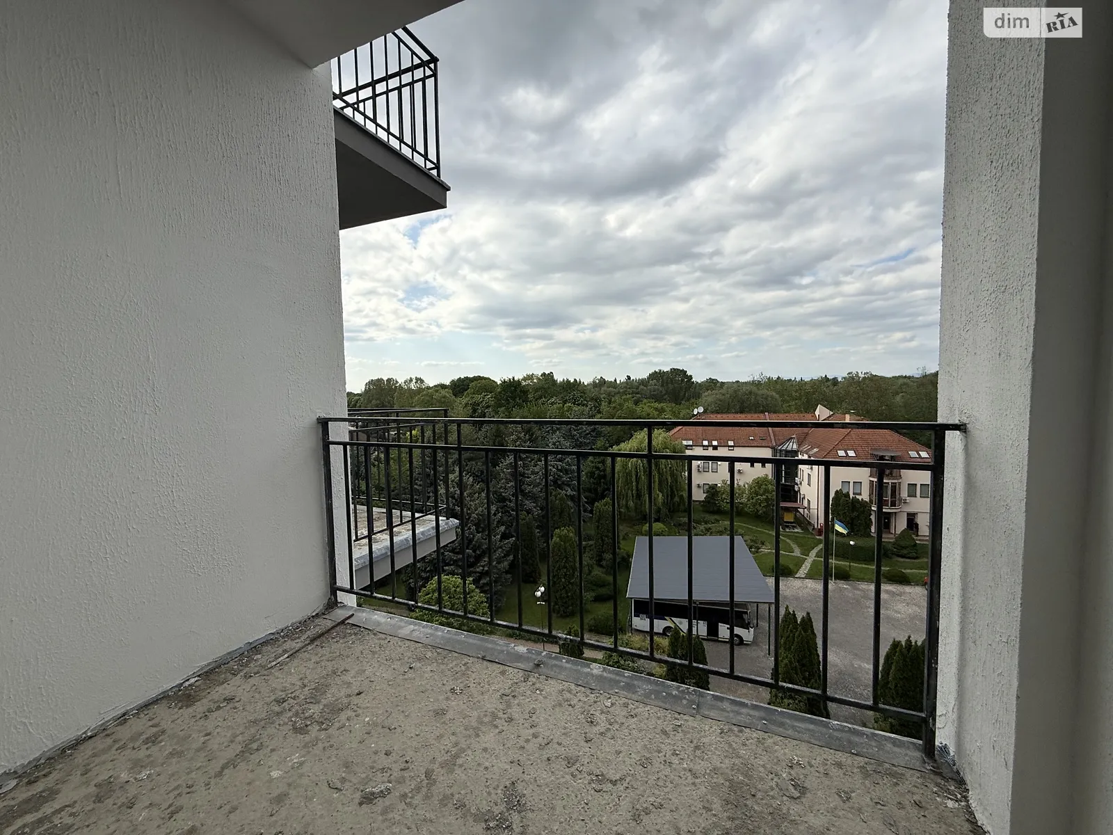 Продається 2-кімнатна квартира 66.7 кв. м у Ужгороді - фото 1
