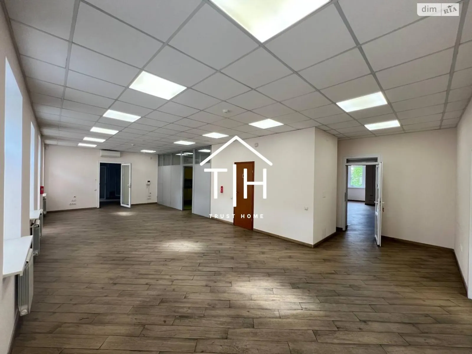 Здається в оренду офіс 350 кв. м в бізнес-центрі, цена: 2500 $ - фото 1
