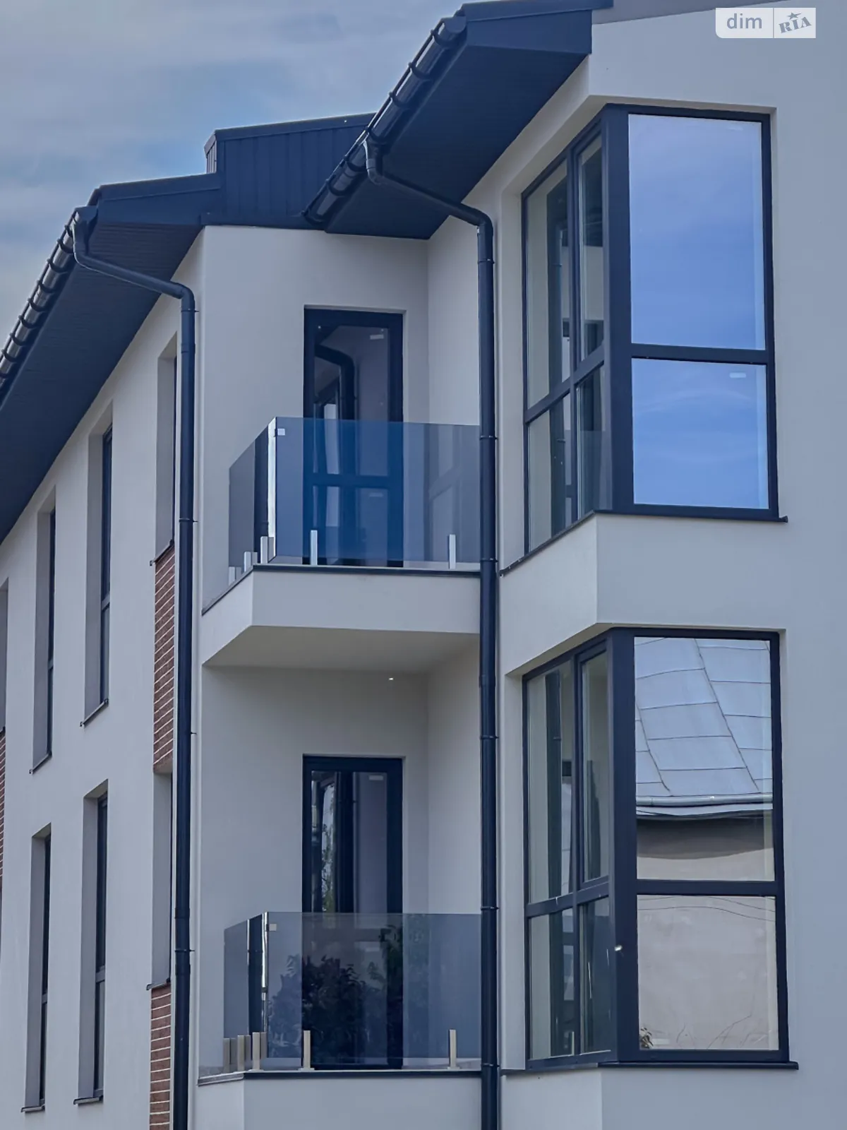 Продается 2-комнатная квартира 65 кв. м в Ровно, ул. Красногорская, 37 - фото 1