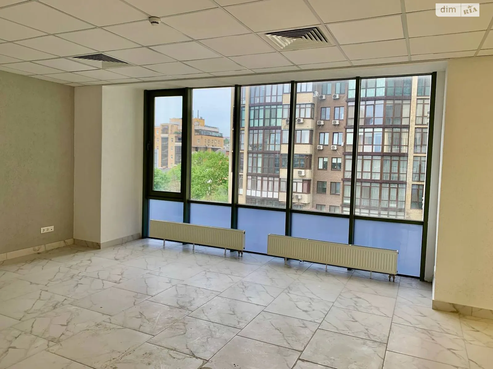 Здається в оренду офіс 130 кв. м в бізнес-центрі, цена: 850 $ - фото 1