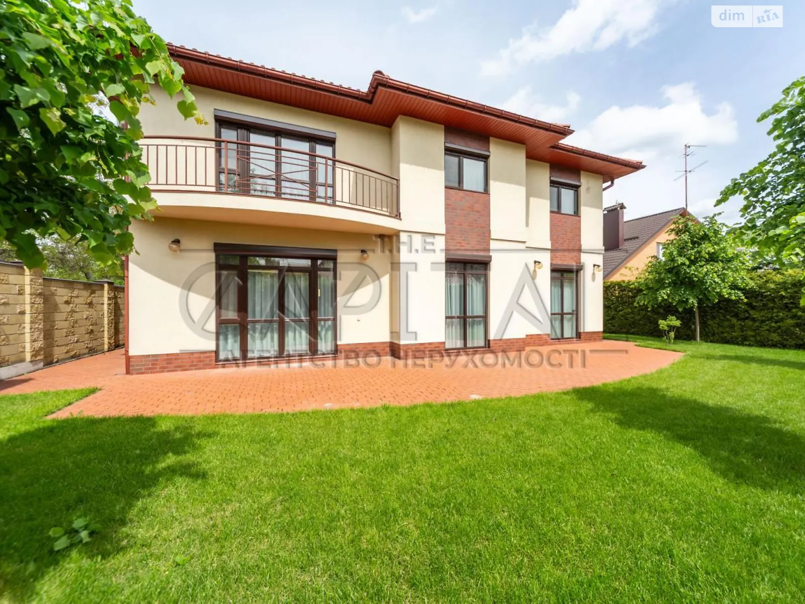 Сдается в аренду дом на 2 этажа 282 кв. м с верандой, цена: 3500 $ - фото 1