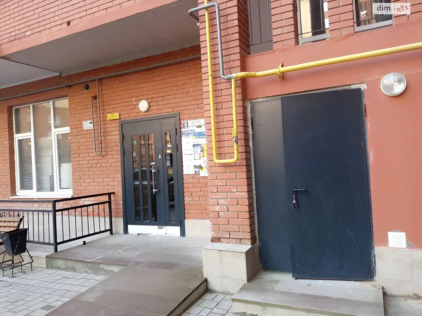 Сдается в аренду объект сферы услуг 9.6 кв. м в 10-этажном здании, цена: 1500 грн - фото 1