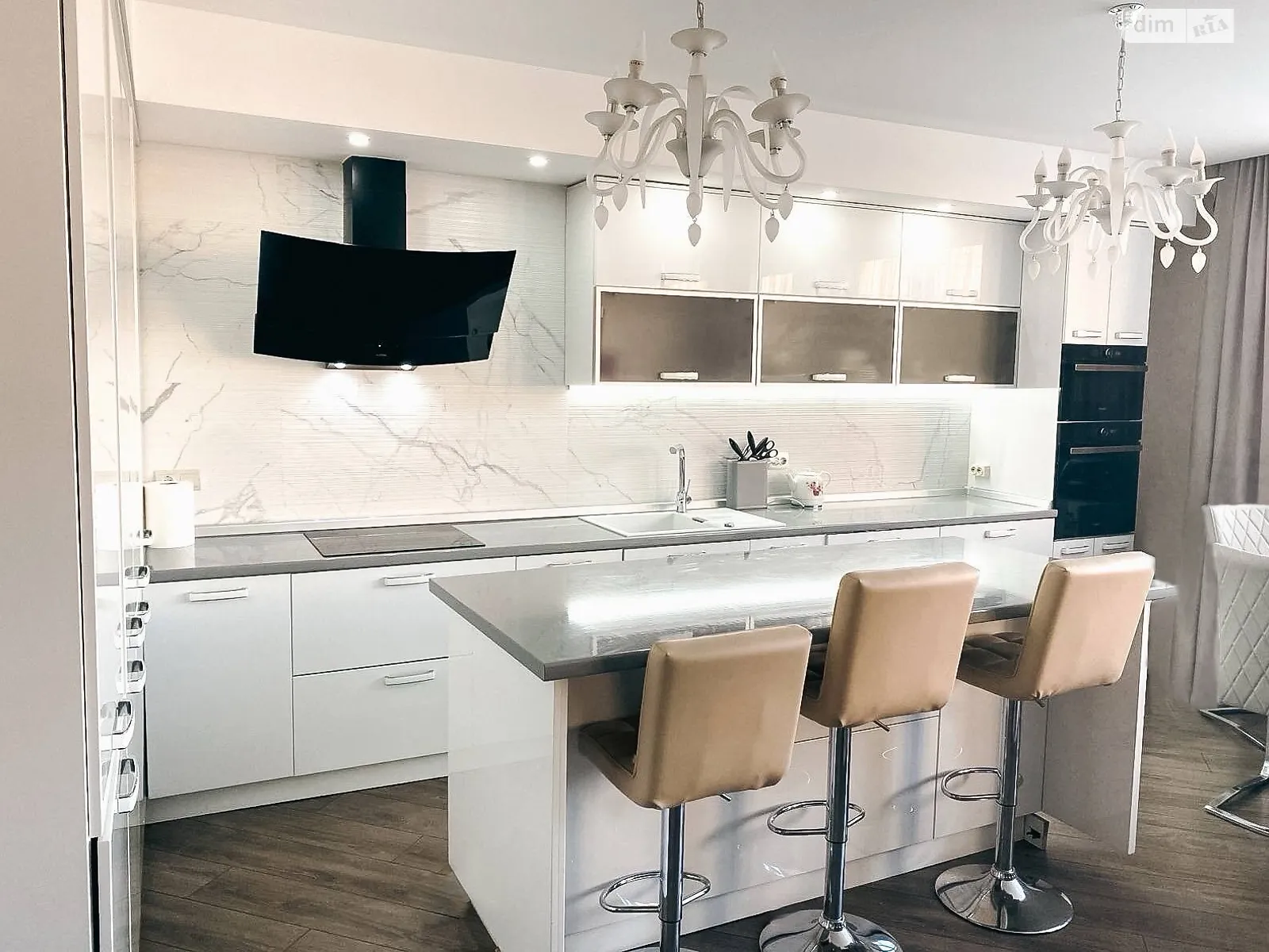 Продается 3-комнатная квартира 194 кв. м в Ужгороде, цена: 287000 $ - фото 1