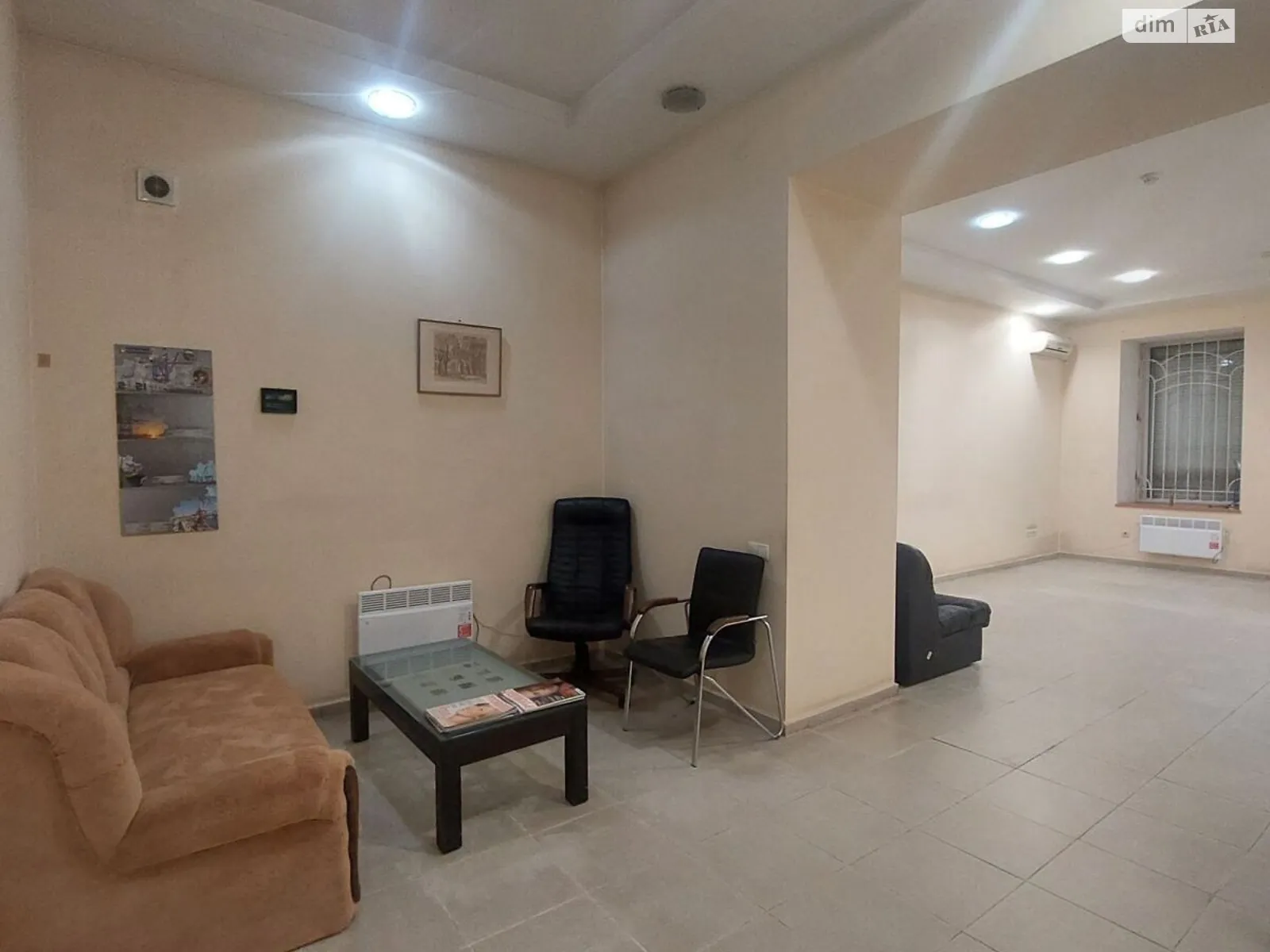 Продается офис 68.7 кв. м в бизнес-центре, цена: 80000 $ - фото 1
