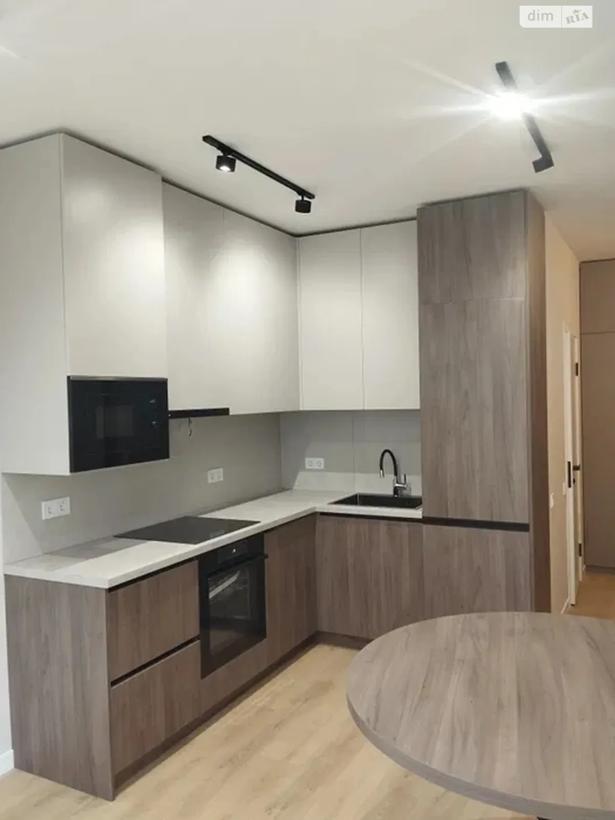 Продается 1-комнатная квартира 41 кв. м в Киеве, ул. Всеволода Змиенко, 34/21 - фото 1