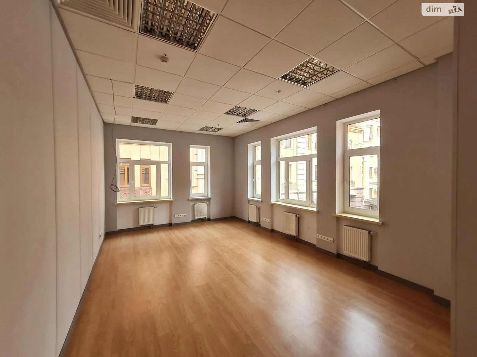 Сдается в аренду офис 550 кв. м в бизнес-центре, цена: 247500 грн - фото 1