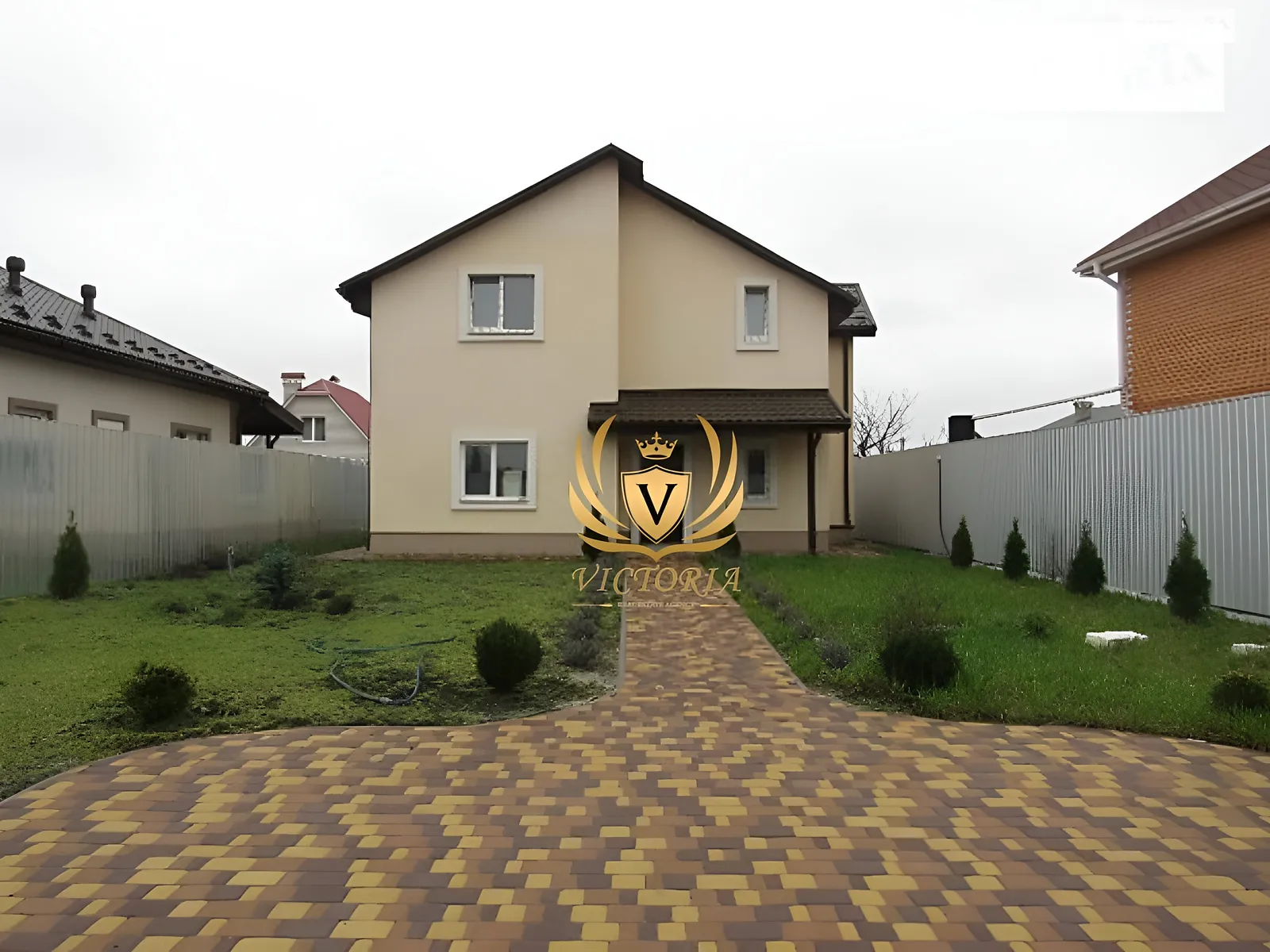 Продается дом на 2 этажа 136 кв. м с подвалом, цена: 110000 $ - фото 1