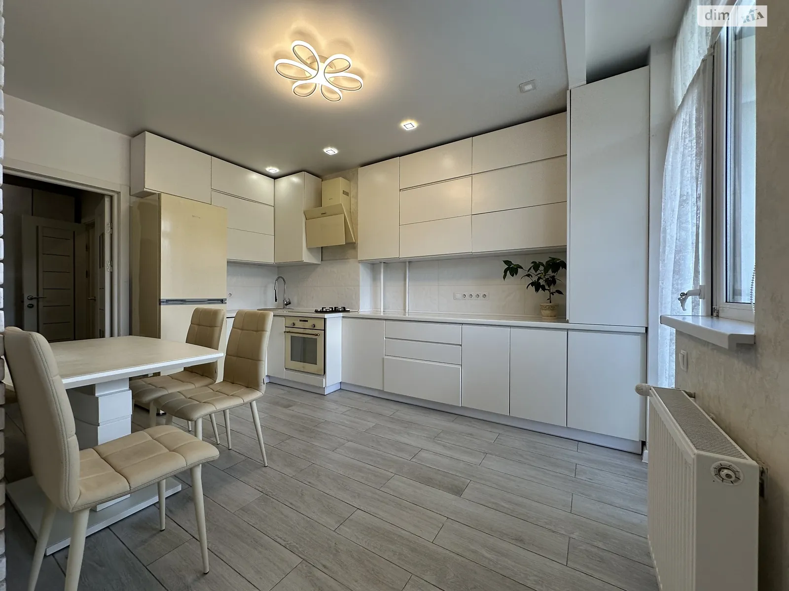 Продается 1-комнатная квартира 48 кв. м в Яремче, ул. Свободы, 301 - фото 1