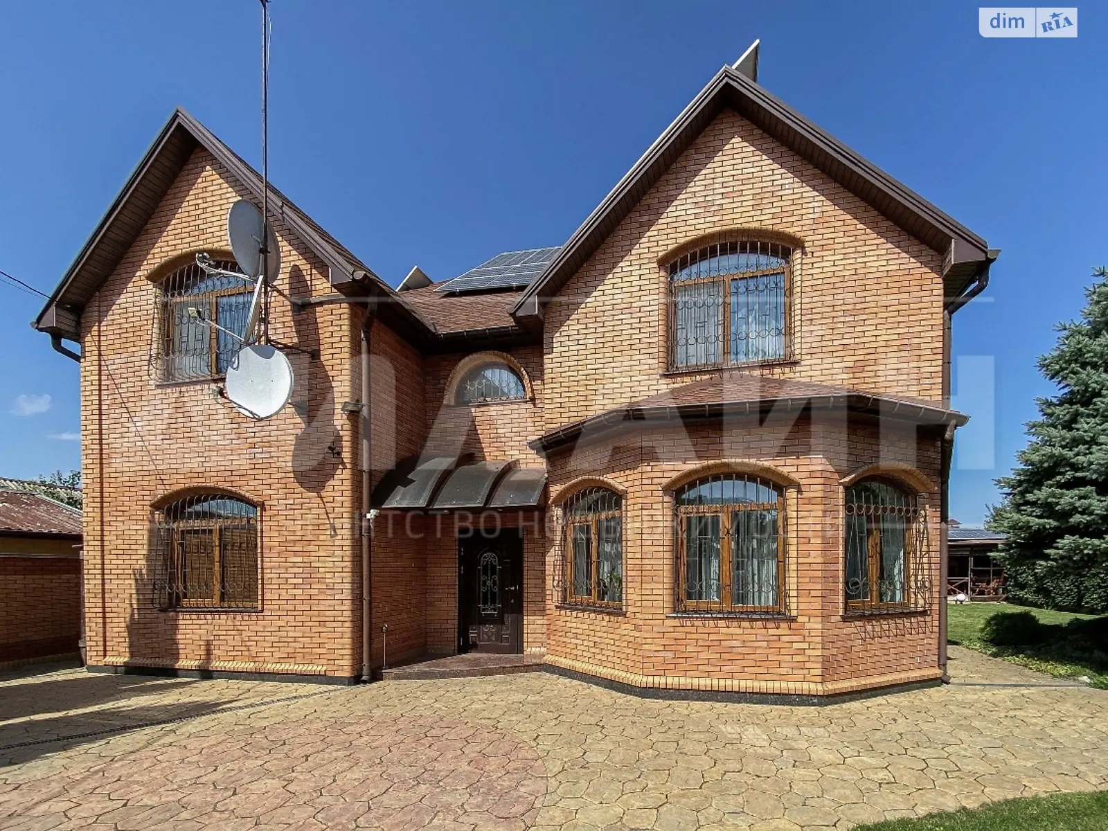 Продается дом на 2 этажа 235 кв. м с верандой, цена: 289000 $ - фото 1