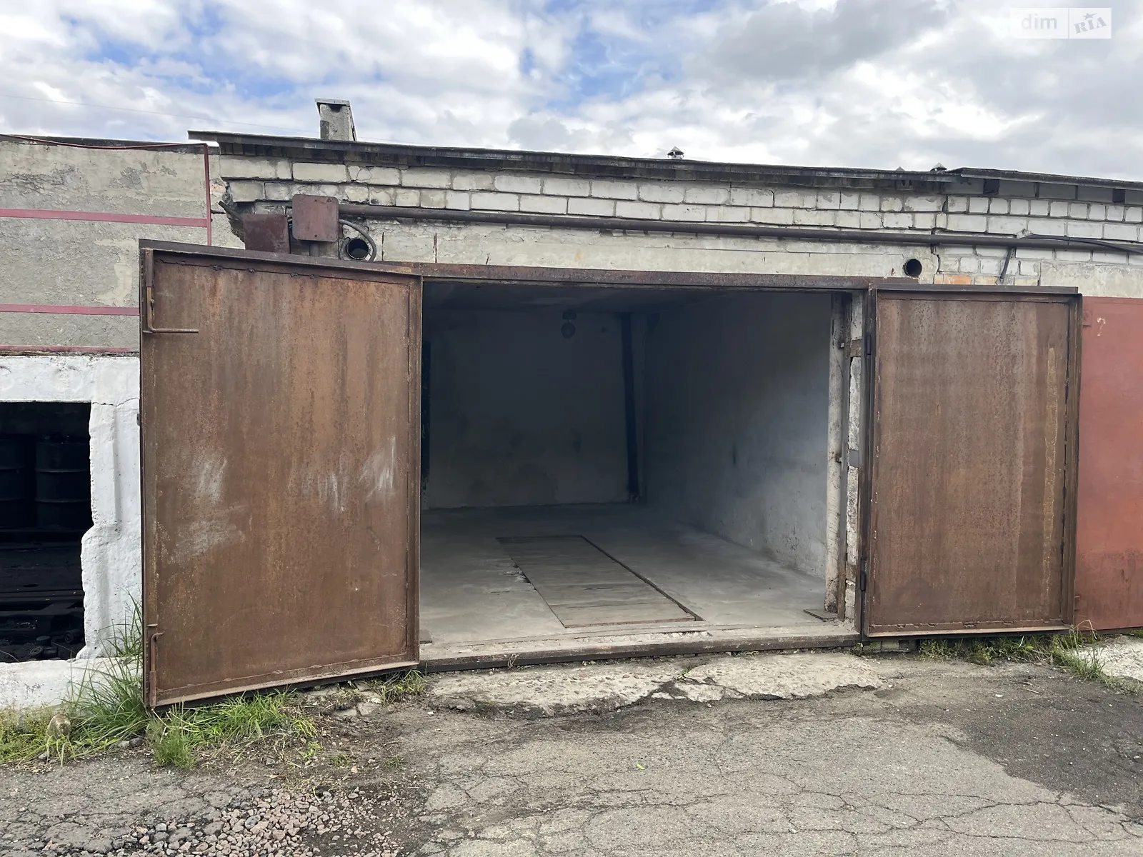 Продается отдельно стоящий гараж под легковое авто на 38 кв. м, цена: 8000 $ - фото 1
