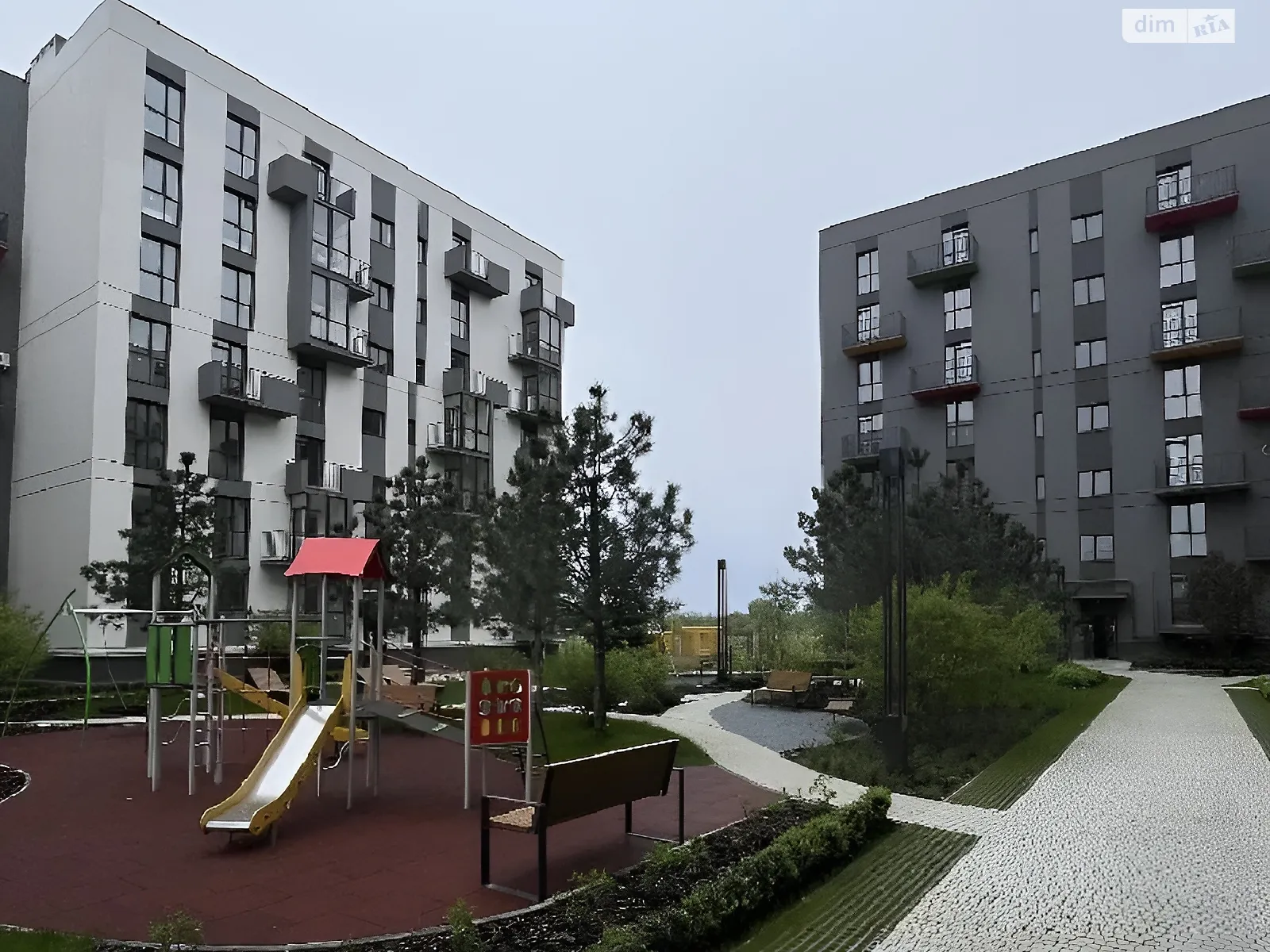 Продается 1-комнатная квартира 39 кв. м в Пустомытах, ул. Лисневицкая - фото 1