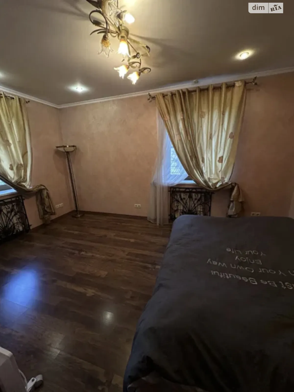 Продается дом на 2 этажа 250 кв. м с участком, цена: 600000 $ - фото 1