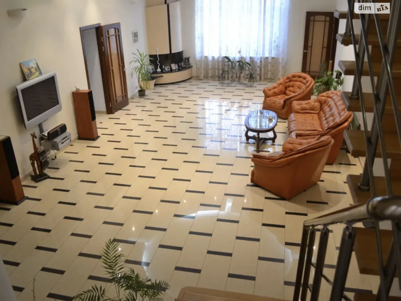 Продается дом на 3 этажа 467 кв. м с балконом, цена: 385000 $ - фото 1