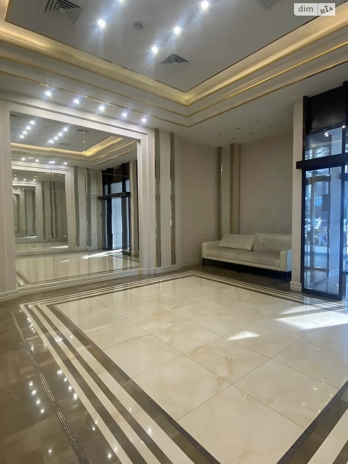 Сдается в аренду офис 91 кв. м в бизнес-центре, цена: 1368 $ - фото 1