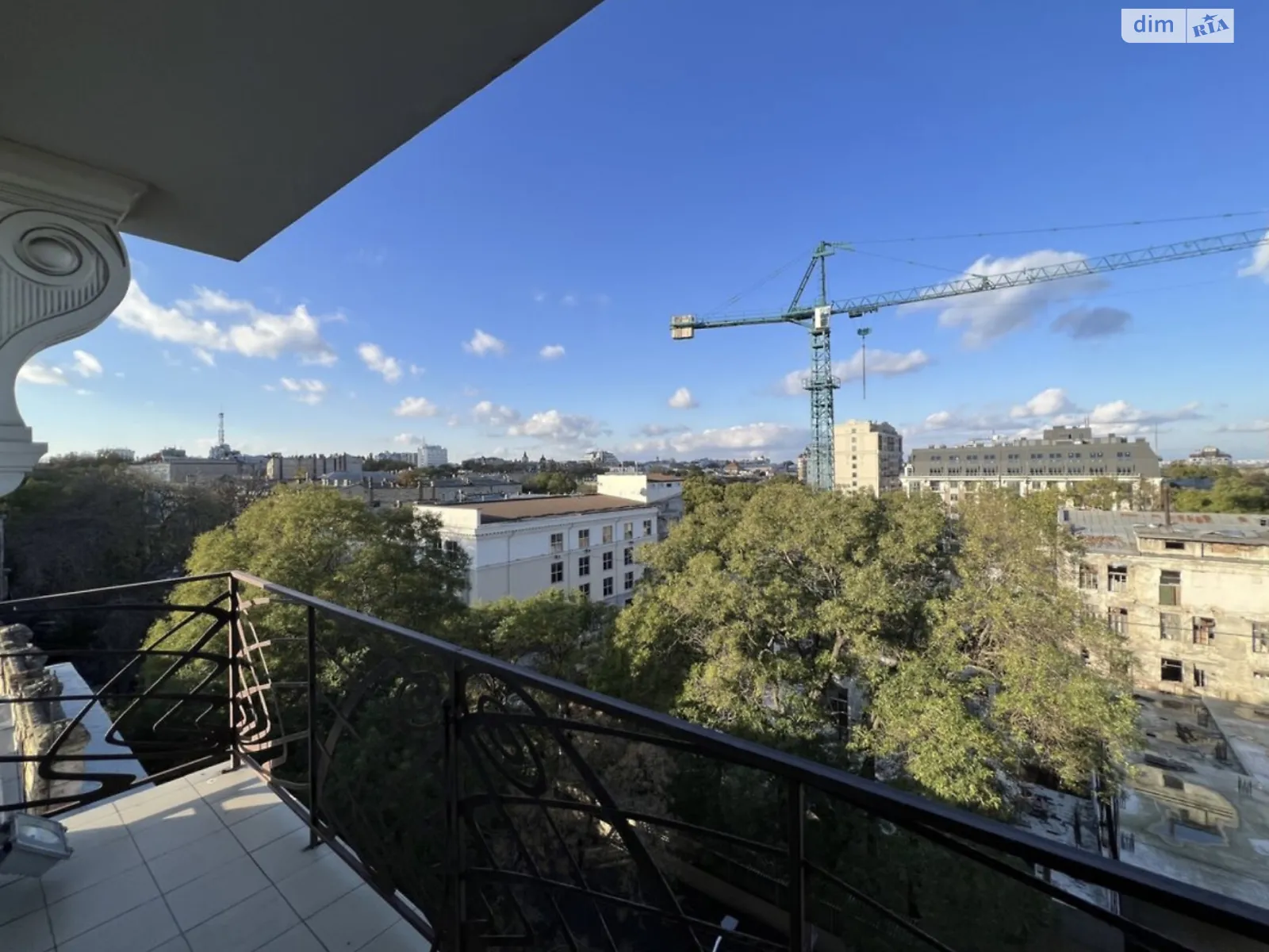 Сдается в аренду офис 64 кв. м в бизнес-центре, цена: 800 $ - фото 1