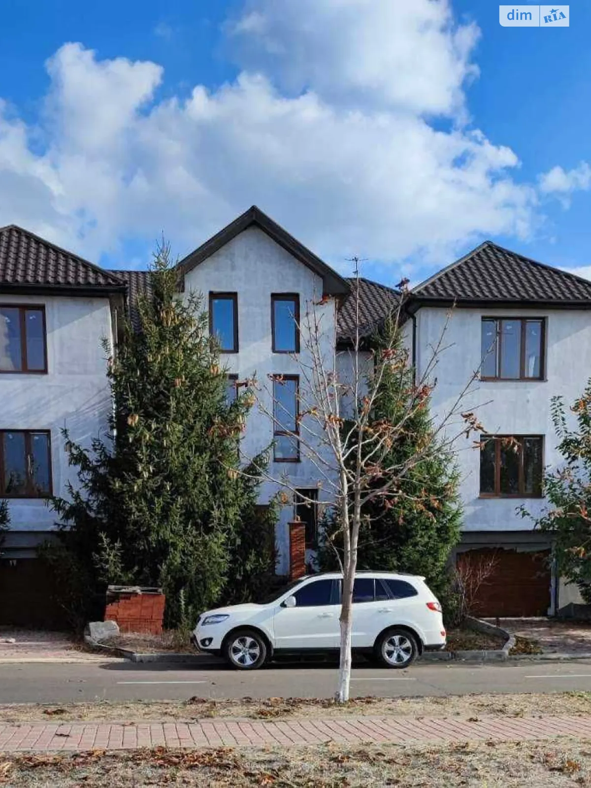 Продается дом на 3 этажа 740 кв. м с бассейном, цена: 500000 $ - фото 1