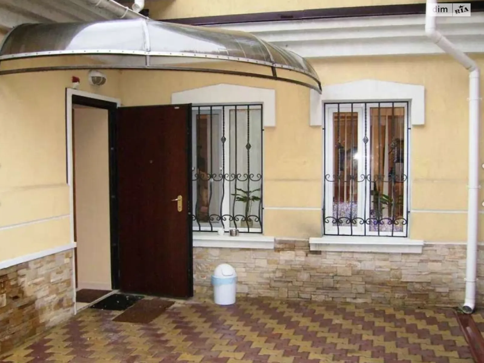 Продается дом на 2 этажа 315 кв. м с беседкой, цена: 400000 $ - фото 1