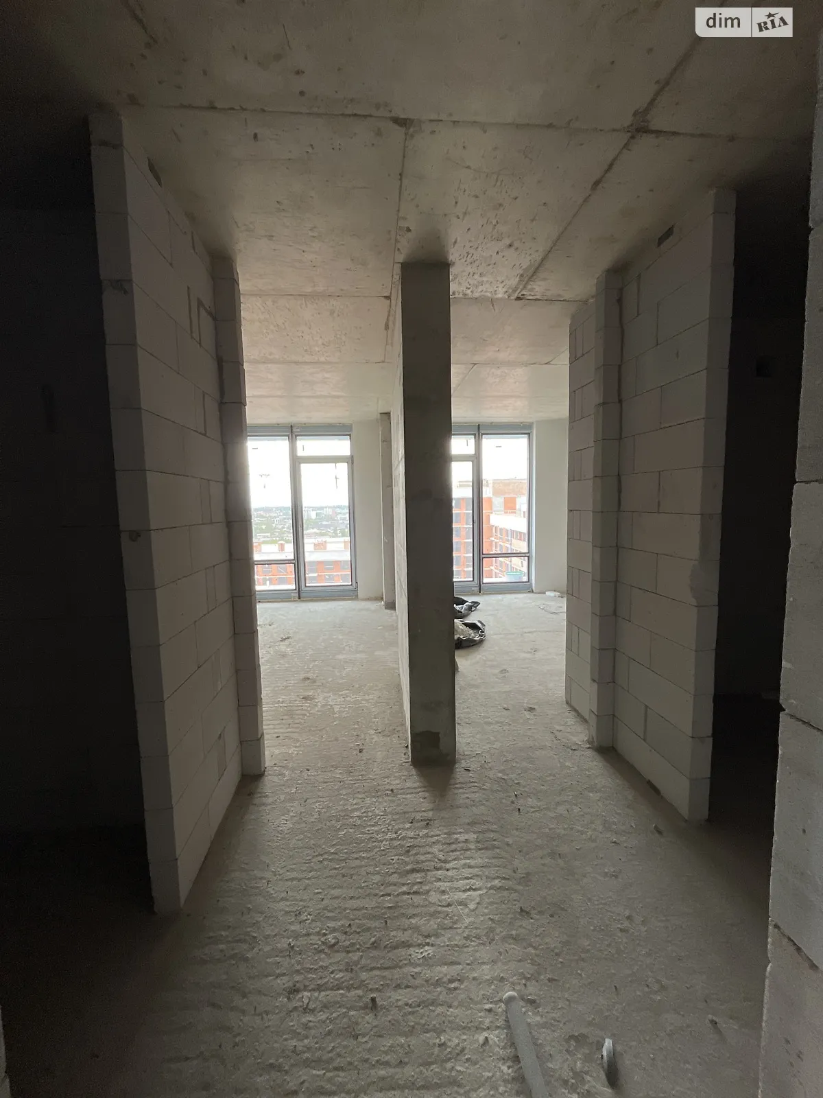Продается 1-комнатная квартира 36 кв. м в Ивано-Франковске - фото 1