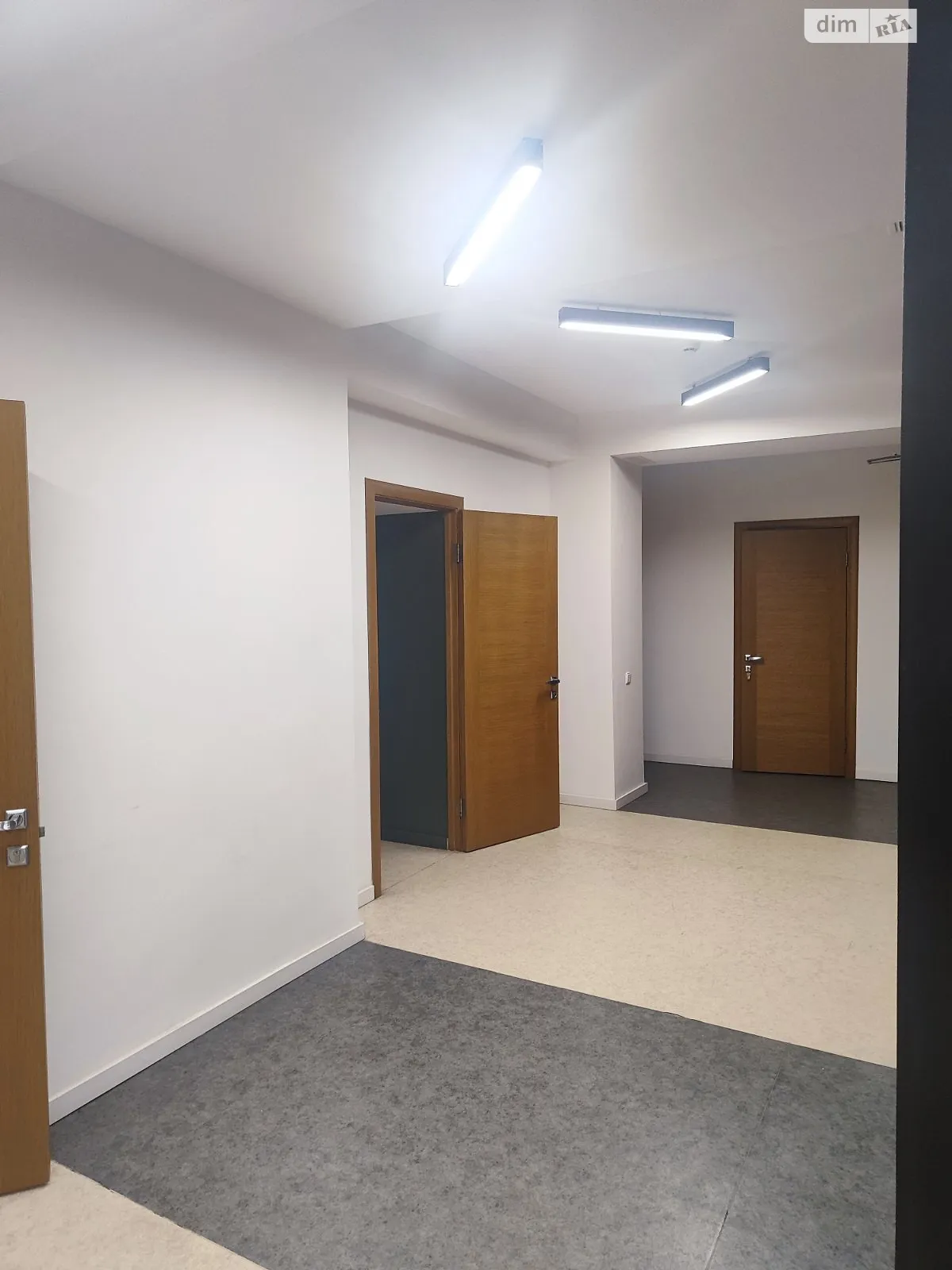 Сдается в аренду офис 205 кв. м в бизнес-центре, цена: 72160 грн - фото 1