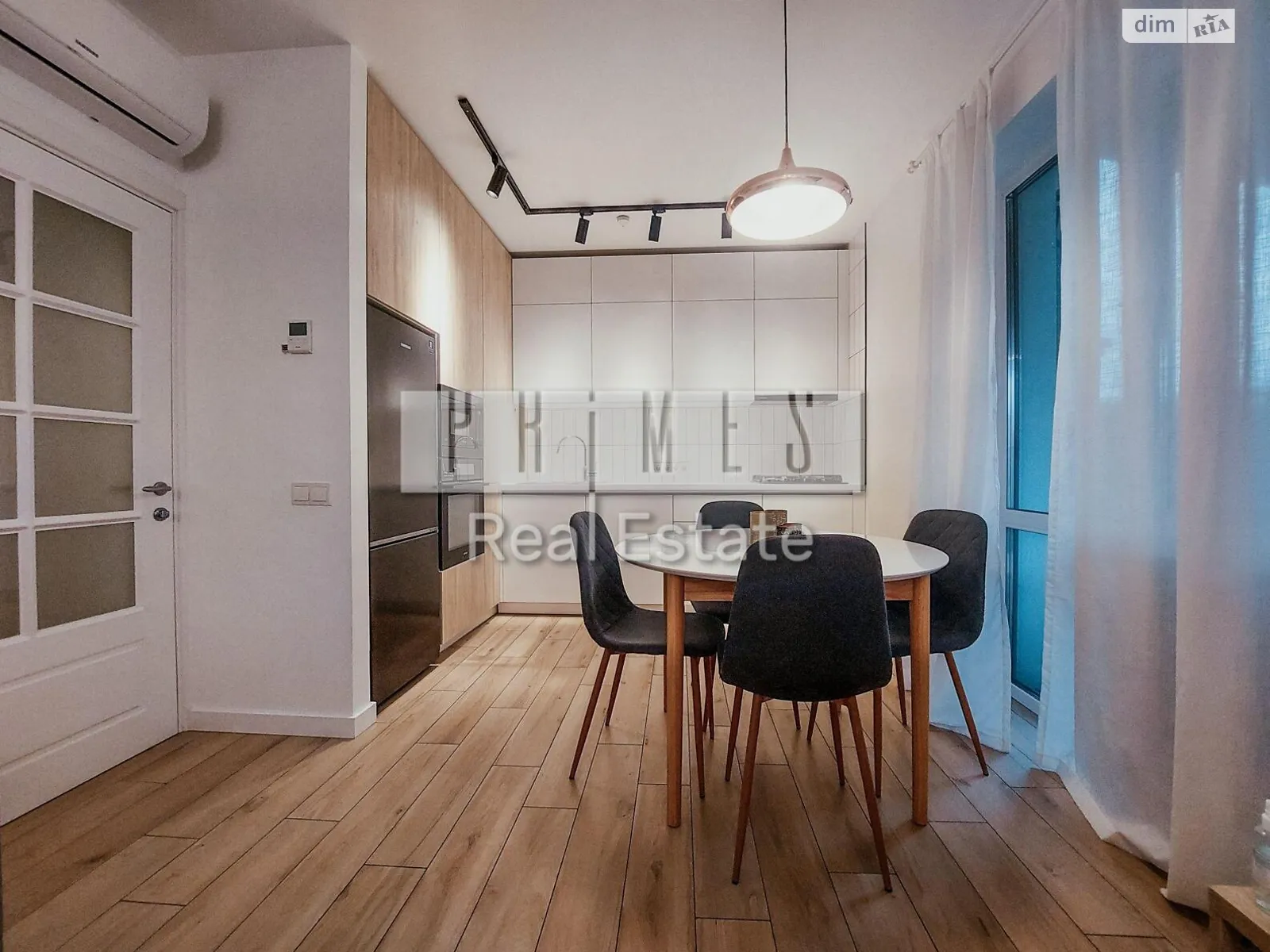 Сдается в аренду дом на 3 этажа 120 кв. м с подвалом, цена: 1200 $ - фото 1